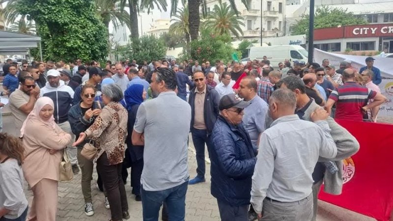 وقفة احتجاجية لنقابيي البريد أمام وزارة تكنولوجيات الاتصال للمطالبة بتفعيل الاتفاقيات