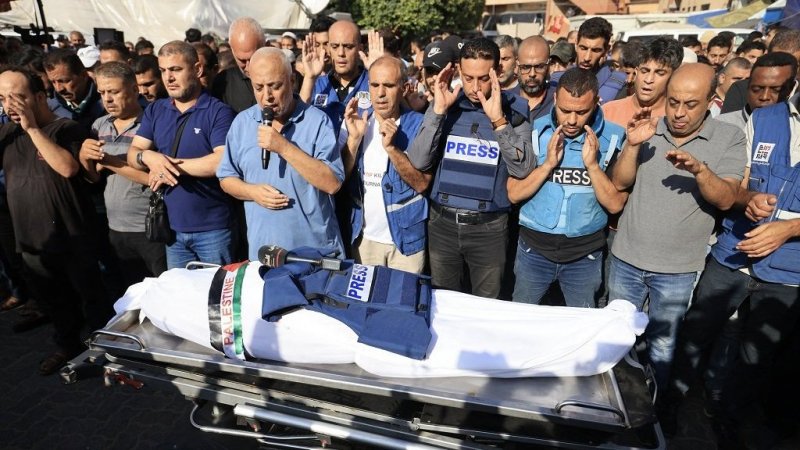 استشهاد صحفي وعدد من أفراد عائلته في قصف الاحتلال لمدينة جباليا