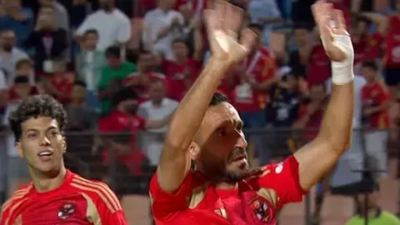 في رصيده 21 لقبا: جماهير الأهلي المصري تودع اللاعب التونسي علي معلول بالدموع