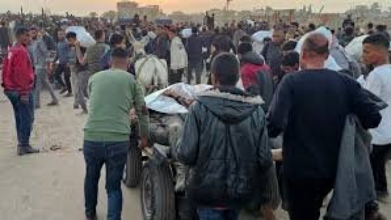 27 شهيدا فلسطينياً بنيران "إسرائيلية " قرب مركز مساعدات بغزة وثلاثة جنود "إسرائيليين" يسقطون شمالي القطاع