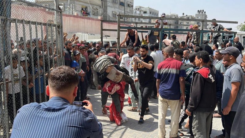 20 شهيدا وعشرات المصابين من منتظري المساعدات في رفح