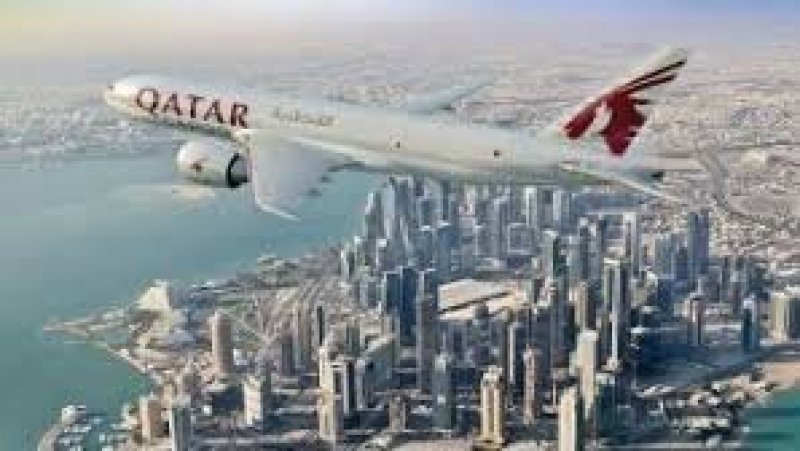 قطر تغلق مجالها الجوي 