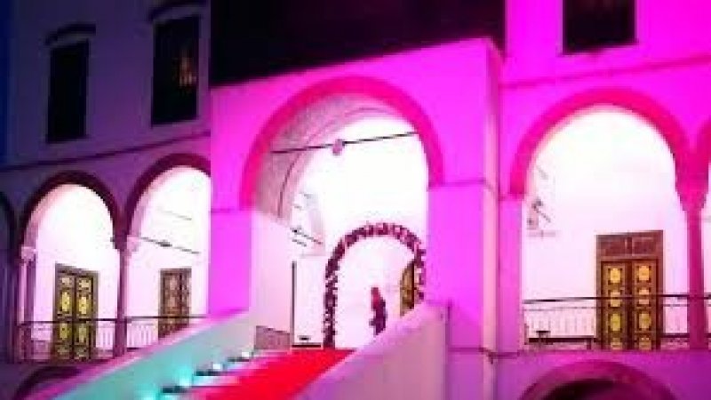 بلدية منوبة تُصدر قرارًا بإغلاق قاعات الأفراح والمنشآت الرياضية ليلاً خلال الصائفة