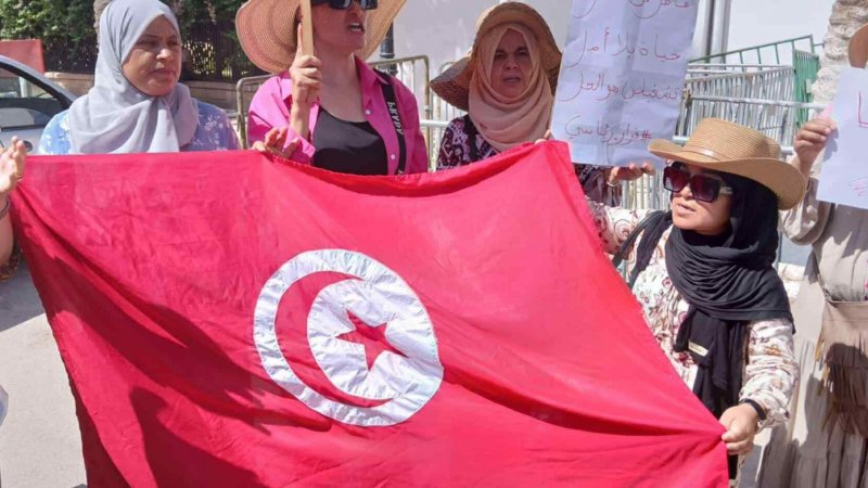 خريجو الجامعات المعطلون عن العمل في قفصة يوحدون جهودهم للمطالبة بالتوظيف المباشر