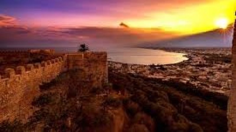 ماذا يجري في قليبية ؟ : سوق بلدي مغلق أشغاله متوقفة و إهمال تام للمدينة
