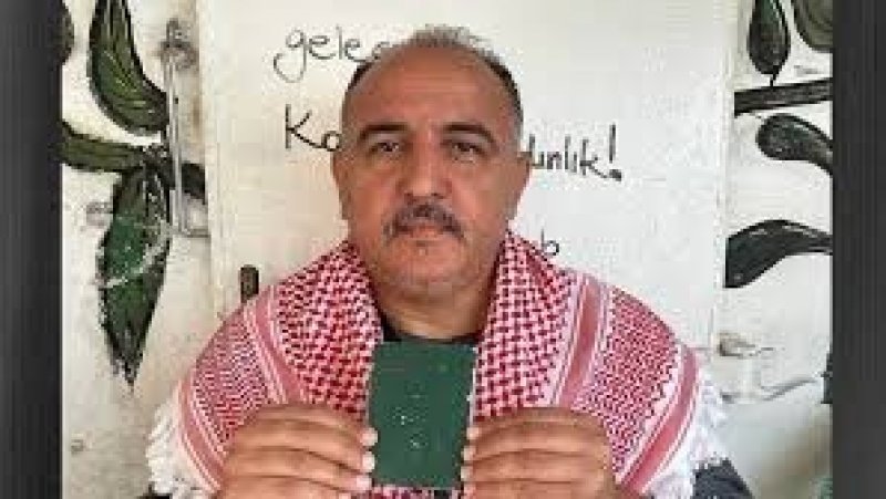 حاتم العويني غدا في معبر الملك حسين بالأردن