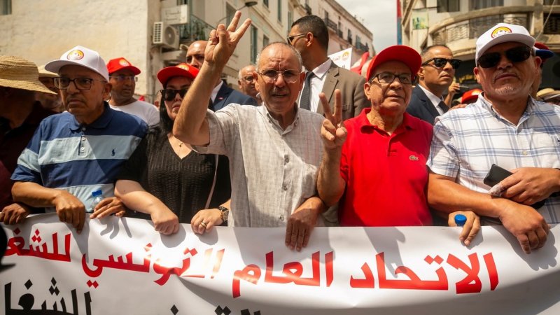 الاتحاد يصنع الحدث: مسيرة 21 أوت كما غطتها وكالات الانباء العالمية