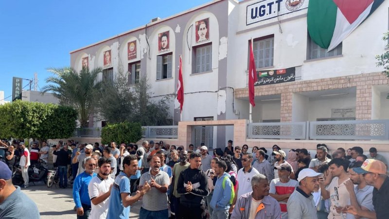 غضب شعبي يغلي في قابس : آلاف يطالبون بتفكيك "مجمع الموت" وسط إضراب محتمل ومواجهات ليلية
