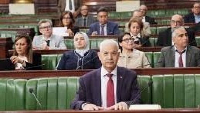 الوزير حول ميزانية وزارة التجارة : نسعى الى تركيز نقاط بيع من المنتج الى المستهلك في كل الولايات للحد من تدخل الوسطاء ومراعاة المقدرة الشرائية