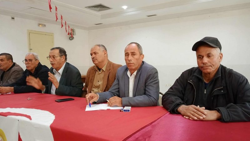 القصرين : عمال المركب الفلاحي وادي الدرب يطالبون بإنصافهم