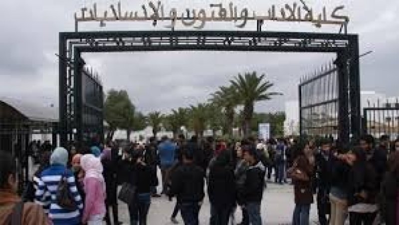 اساتذة كلية الاداب بمنوبة مستاؤون مما يشوب مشروع تأهيل الإجازات الوطنية من مخاطر الانصياع لتصورات مسقطة