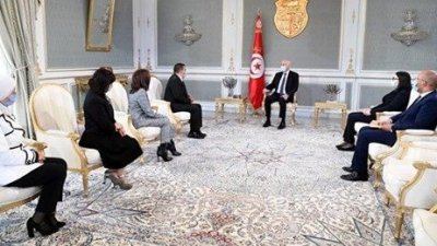 اطارات واعوان وزارة الخارجية يعرضون مشاغلهم المهنية على رئيس الجمهورية