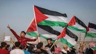الكيان الصهيوني يستهدف 13 مؤسسة إعلامية.. الاتحاد الدولي للصحفيين يطالب بتحرك عاجل