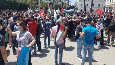 تونسيون ينتفضون ضد العدوان الصهيوني مطالبين بتجريم التطبيع