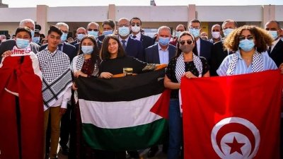 حمام الشط: في حضور سفير فلسطين .. شخصيات وطنية ونقابية تحيي العلمين التونسي والفلسطيني