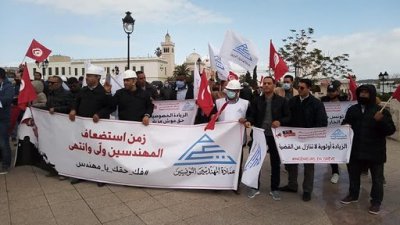 المهندسون المعماريون في "يوم غضب" امام قصر الحكومة بالقصبة