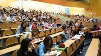 منح وقروض ومساعدات اجتماعية للطلبة