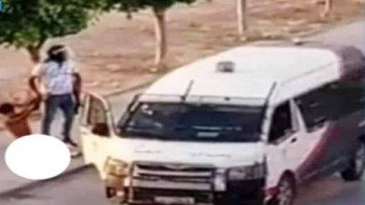سيدي حسين على صفيح ساخن. اتهام امني بقتل شاب بواسطة "حديد"وسحل شابا اخر وهو عاريا