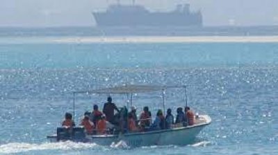 الجيش التونسي يعثر على 12 تونسيا على متن قارب في جزيرة قرقنة