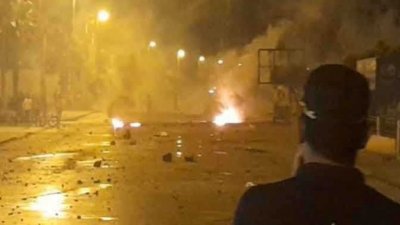 لليلة الرابعة على التوالي.. تجدد المواجهات بين الامن وعدد من شبان سيدي حسين الغاضبين