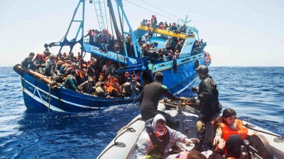 جيش البحر ينقذ 178 مهاجر في ثلاث عمليات قبالة السواحل الجنوبية