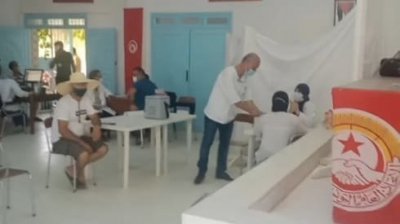 البداية بالاتحاد المحلي بنفطة.. اتحاد الشغل يضع مقراته على ذمة الهياكل الصحية لاستغلالها كمراكز تلقيح