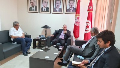 ماذا في لقاء الأمين العام بسفير فرنسا ؟