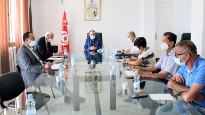في لقاء بين وزير الصحة بالنيابة ونقابات القطاع: تكثيف الجهود لبلوغ 100 ألف جرعة يوميا