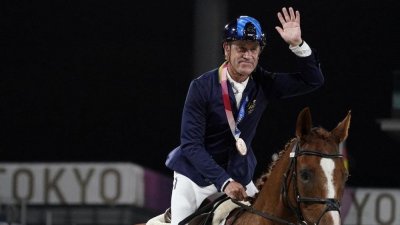 استرالي في الـ 62 من العمر يصبح أكبر الفائزين سنا بميدالية أولمبية منذ 1968