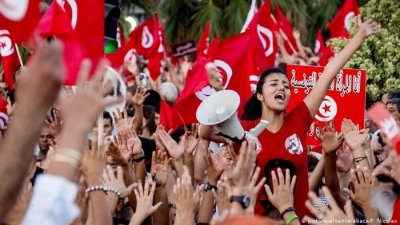 جمعيات تونسية بالمهجر تطالب بمحاسبة المسؤولين على تردي الأوضاع دون المساس بمكاسب الثورة