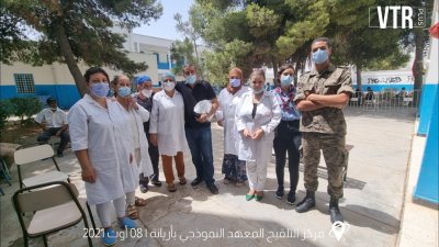 في مركز التلقيح بالمعهد النموذجي بأريانة: عشرات المتطوعين وتنظيم مرضي