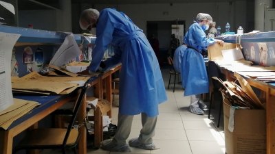 تسجيل 90 حالة وفاة جديدة بكورونا و1360 إصابة