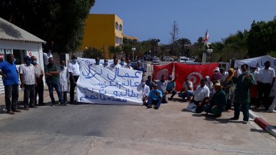 جربة: احتجاجات عمال نزلي "عالم الكراييب" و"صدريانة" للمطالبة بمستحقاتهم