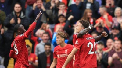 ليفربول يتخطى بيرنلي ويحصد فوزه الثاني