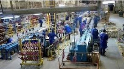 بسبب اغلاق احد المصانع بسليمان بصفة مفاجئة ..800 عامل في اعتصام مفتوح