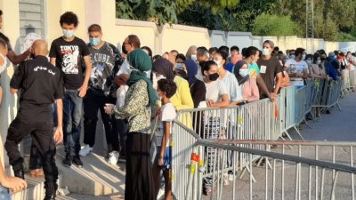في ثالث يوم وطني للتلقيح المكثف ضد كورونا .. شباب تونس في الموعد