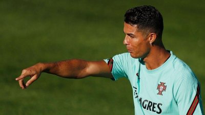 رونالدو على بعد خطوة من لقب ملك الهدافين الدوليين