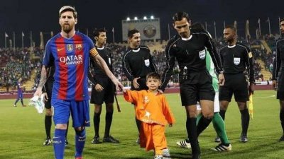 الطفل الأفغاني مرتضى أحمدي: من حلم ميسي إلى كابوس الموت
