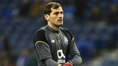 إيكر كاسياس يدشن اول مركز لتدريب الحراس في الامارات