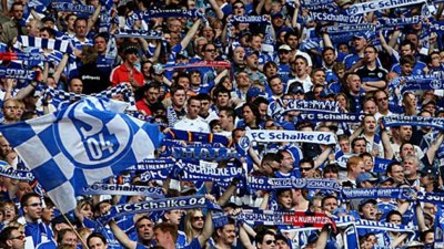 بسبب فيديو اباحي: جماهير شالكه الالماني تقف بوجه التعاقد مع الاسباني 'إنريش'