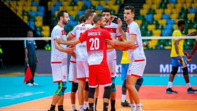 منتخب الكرة الطائرة يترشّح إلى نصف نهائي بطولة افريقيا