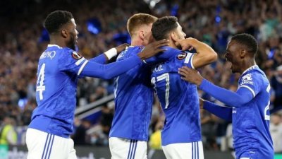 الدوري الاوروبي: نابولي يفرض التعادل على ليستر وتعادل فرانكفورت وفنربخشة وفوز ليون