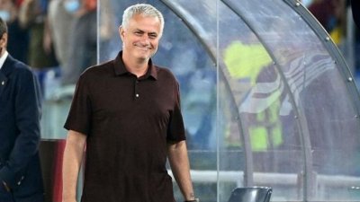 متصدر الدوري الإيطالي يستعين بمدرب مصري