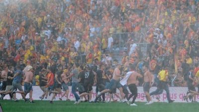 عقوبة على ناديي ليل ولانس بعد احداث الشغب في مباراتهما