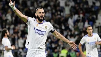 حدث تاريخي : بنزيما يهزم رونالدو وميسي في الليجا