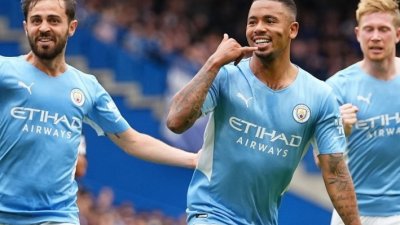 الدوري الإنكليزي: تشيلسي يتلقى هزيمته الأولى للموسم أمام السيتي وسقوط مانشستر يونايتد