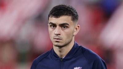 انريكي يضم بديل بيدري المصاب