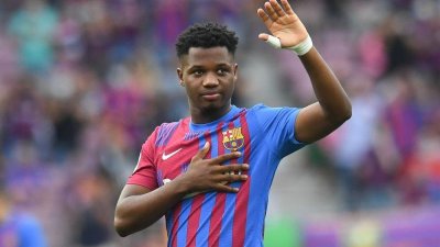 تقارير تفيد باقتراب برشلونة من تجديد عقد أنسو فاتي