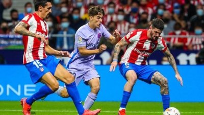 الليغا: اتلتيكو مدريد يدق المسمار في نعش كومان بخسارة جديدة لبرشلونة