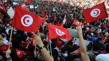 قيس سعيد لا يمكن أن يكون دكتاتورا حتى ولو أراد (2/4): تحديد سقف زمني للإجراءات الاستثنائية